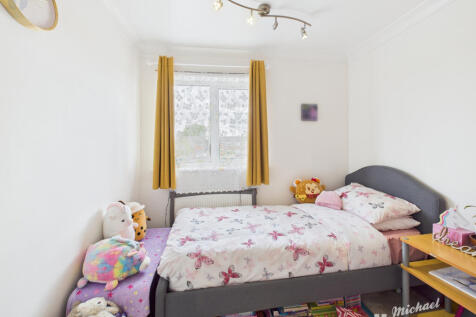 CAM03852G0-PR0256-STILL007