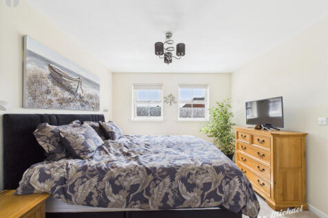CAM03218G0-PR0626-STILL017