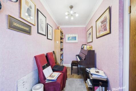 CAM03218G0-PR0629-STILL017