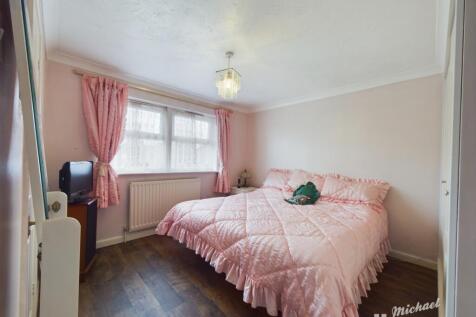 CAM01064G0-PR0419-STILL013
