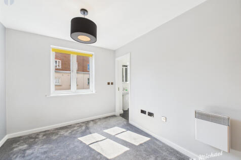 CAM03218G0-PR0641-STILL009