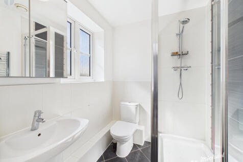 CAM03218G0-PR0641-STILL011