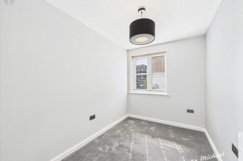 CAM03218G0-PR0641-STILL008