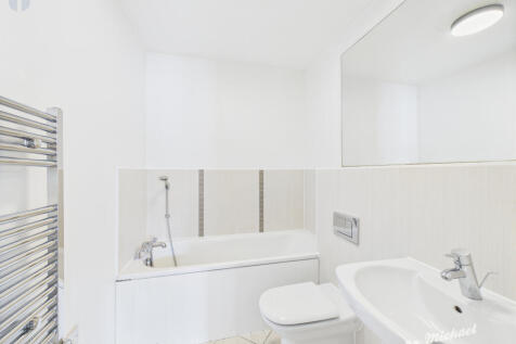 CAM03218G0-PR0641-STILL012