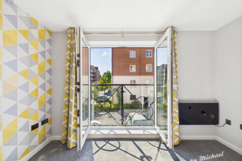 CAM03218G0-PR0641-STILL007