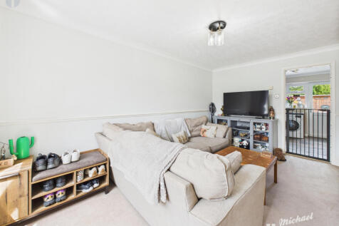 CAM03852G0-PR0302-STILL005