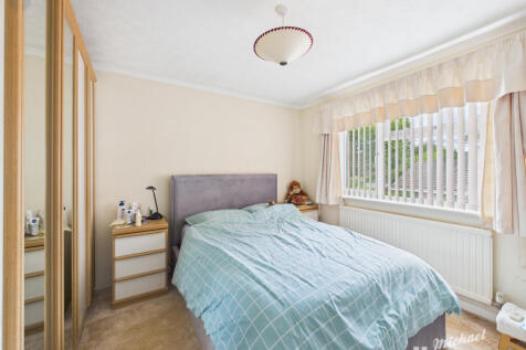 CAM03852G0-PR0330-STILL004