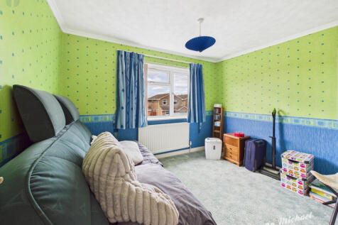 CAM03852G0-PR0330-STILL001