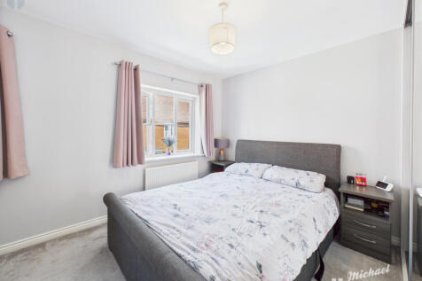 CAM03852G0-PR0338-STILL004