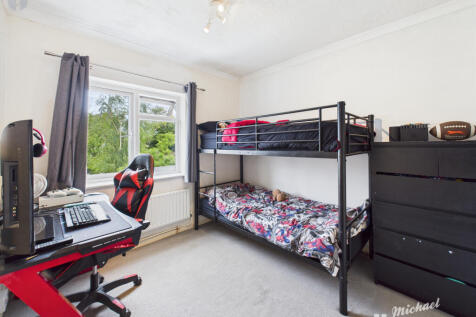 CAM03852G0-PR0342-STILL003