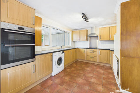 CAM03852G0-PR0360-STILL008