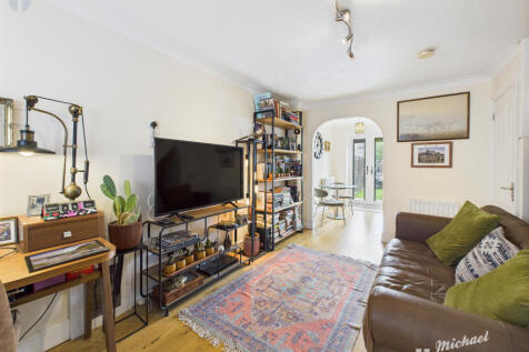 CAM03852G0-PR0369-STILL005
