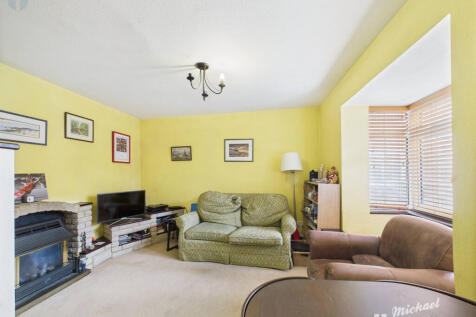 CAM03218G0-PR0734-STILL001