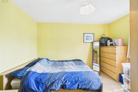 CAM03218G0-PR0734-STILL013