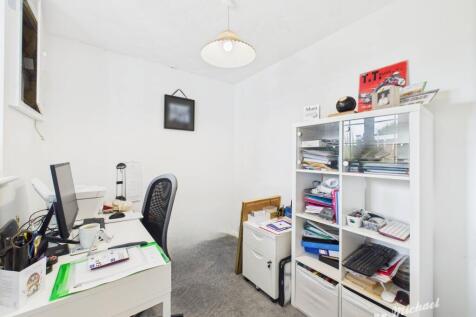 CAM03852G0-PR0377-STILL026