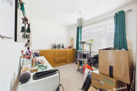 CAM03852G0-PR0382-STILL004