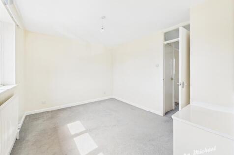 CAM03852G0-PR0383-STILL008