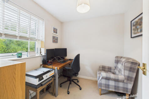 CAM03852G0-PR0392-STILL009