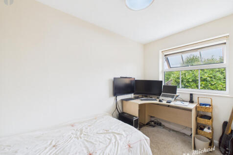 CAM03218G0-PR0755-STILL013