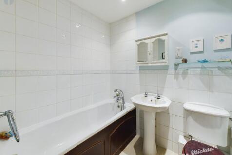 CAM03852G0-PR0097-STILL019