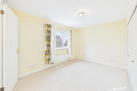 CAM03852G0-PR0414-STILL010