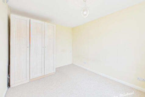 CAM03852G0-PR0414-STILL015