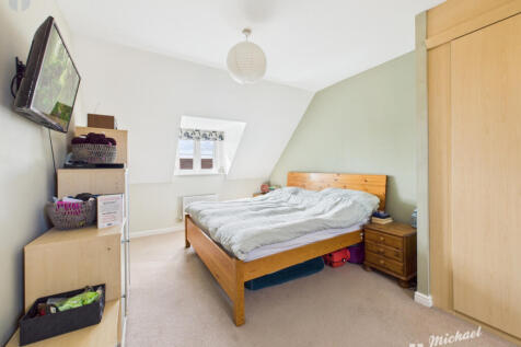 CAM03852G0-PR0418-STILL021