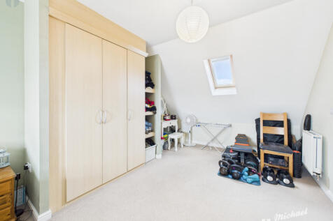 CAM03852G0-PR0418-STILL023