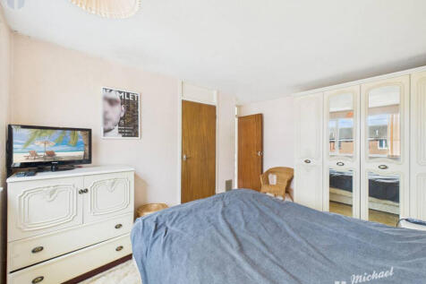 CAM03218G0-PR0770-STILL022-thumbnail-h750-70