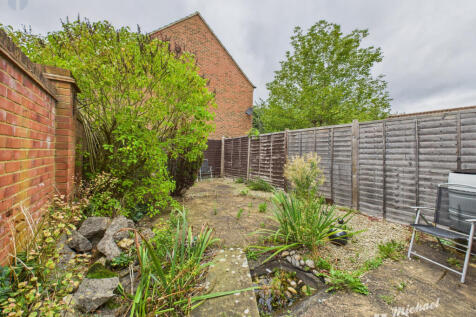CAM03852G0-PR0422-STILL009
