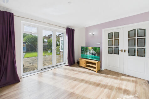 CAM03852G0-PR0433-STILL014