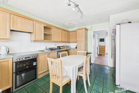 CAM03852G0-PR0433-STILL012