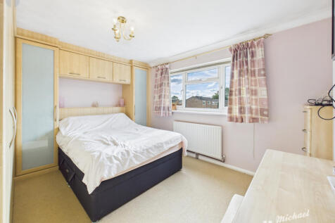 CAM03852G0-PR0433-STILL016