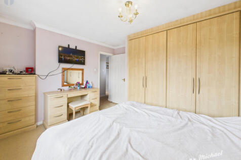 CAM03852G0-PR0433-STILL017