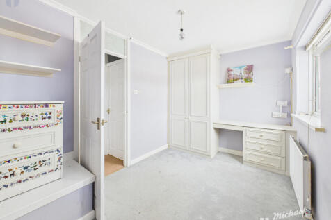 CAM03852G0-PR0433-STILL021