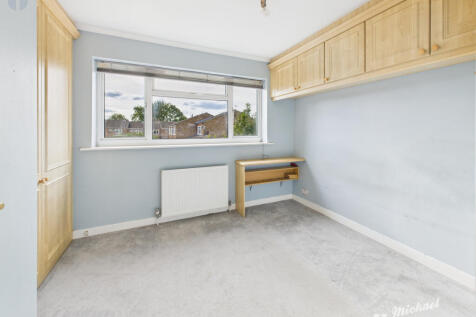 CAM03852G0-PR0433-STILL018