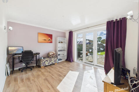 CAM03852G0-PR0433-STILL006