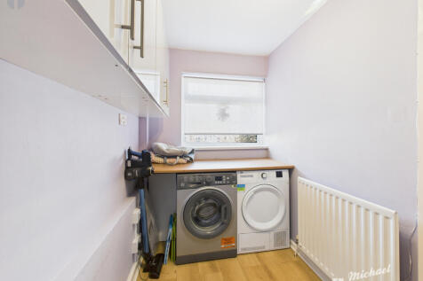 CAM03852G0-PR0433-STILL008