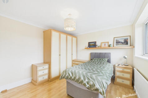 CAM03218G0-PR0777-STILL010