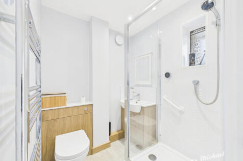 CAM03218G0-PR0777-STILL001