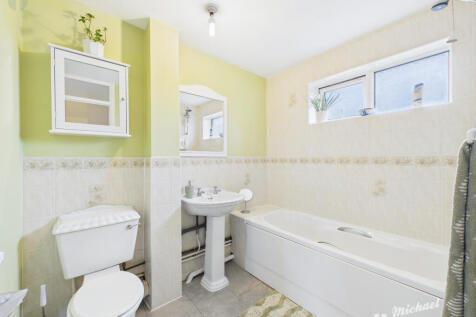 CAM03218G0-PR0777-STILL012