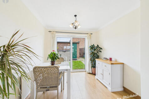 CAM03218G0-PR0777-STILL005