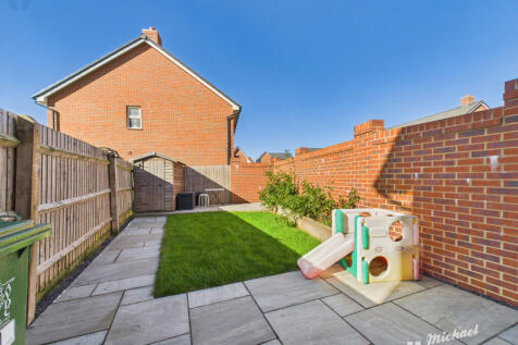 CAM03218G0-PR0783-STILL014