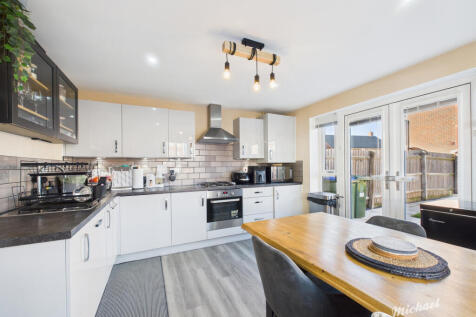 CAM03218G0-PR0783-STILL001