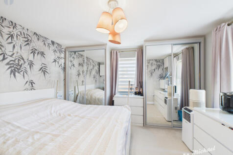 CAM03218G0-PR0783-STILL012