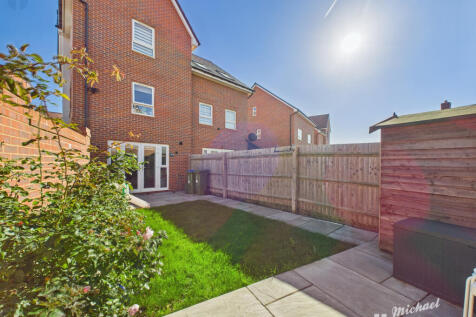 CAM03218G0-PR0783-STILL016