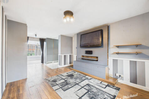 CAM03218G0-PR0779-STILL004