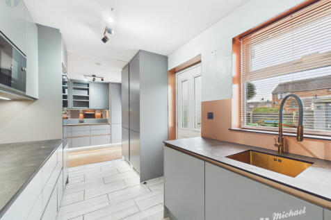 CAM03218G0-PR0779-STILL008