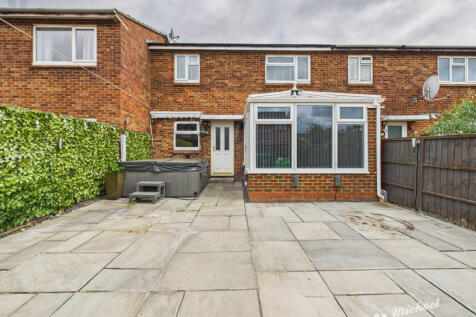 CAM03852G0-PR0443-STILL001