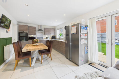 CAM03852G0-PR0444-STILL010